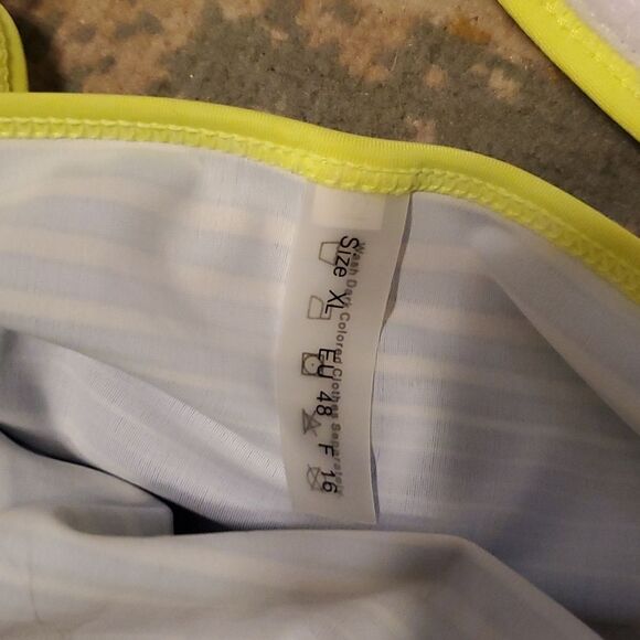 Sexy Padded Gather Yellow Swimming Attire For Ladies - Picture 4 of 4